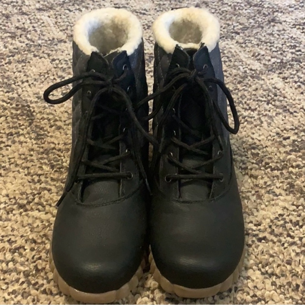 Snow boots